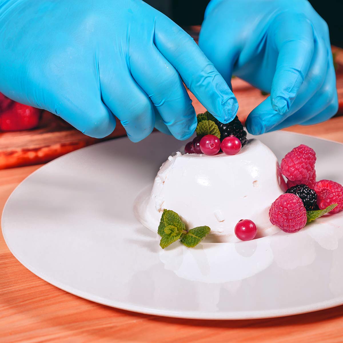 Gloves, Nitrile Medium - 100 per box