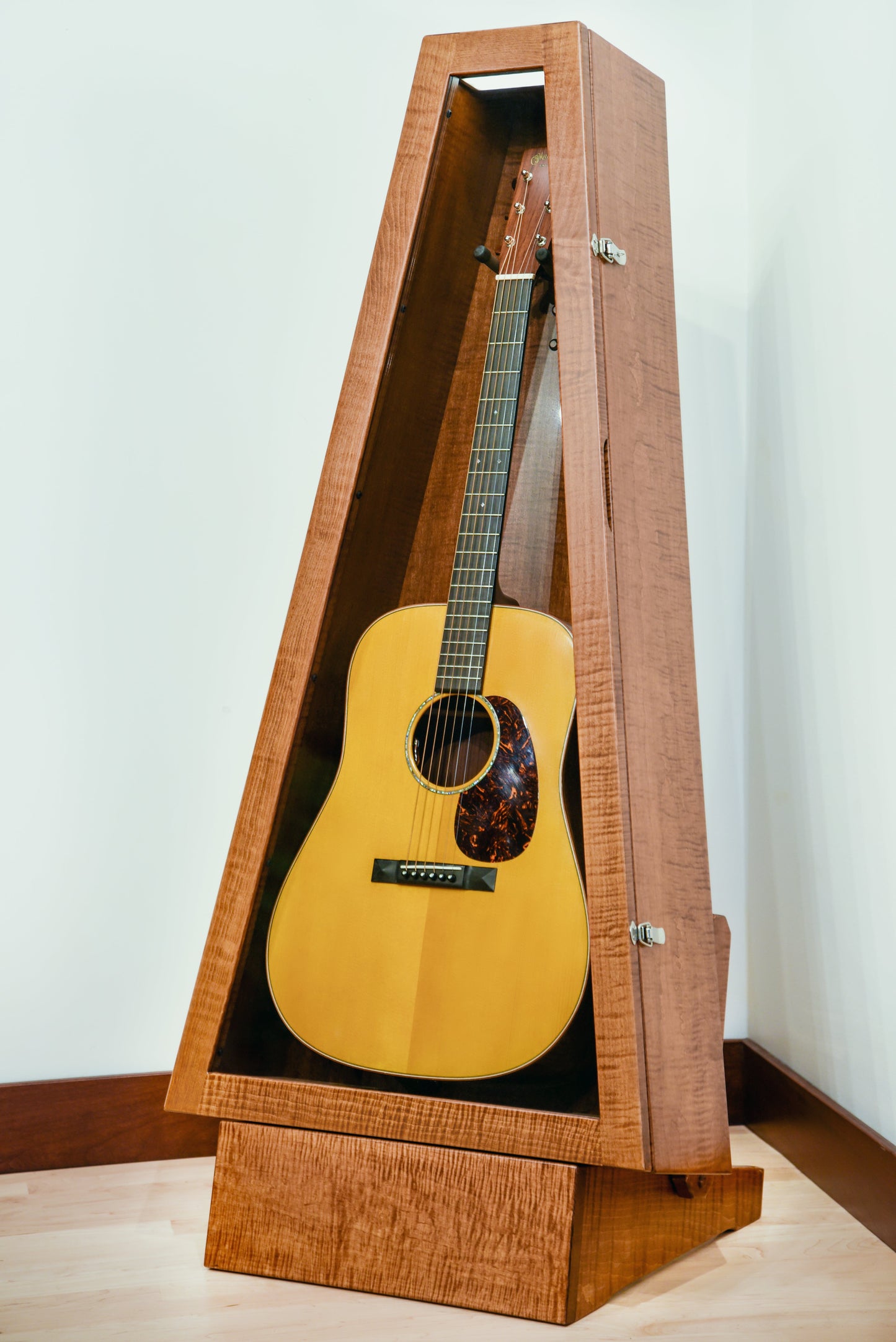 ClimaStand Triangle Humidor with Base - Flamed Maple with Boston Stain