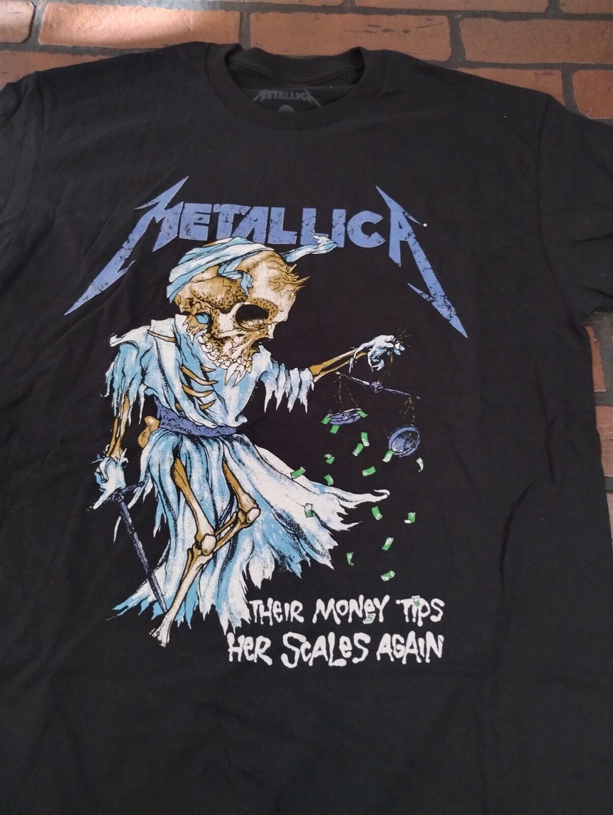METALLICA - Doris Tips Her Scales Men's T-shirt ~Licensed / Never Worn~M L XL XL