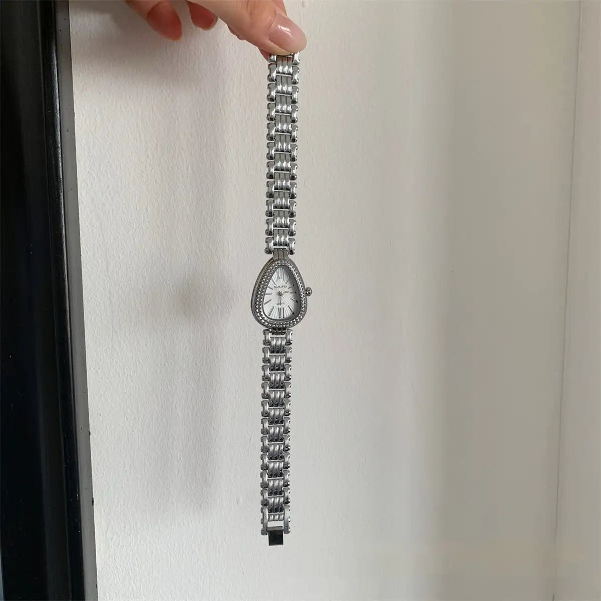 Golden Snake Head Gorgeous Chain Watch Women