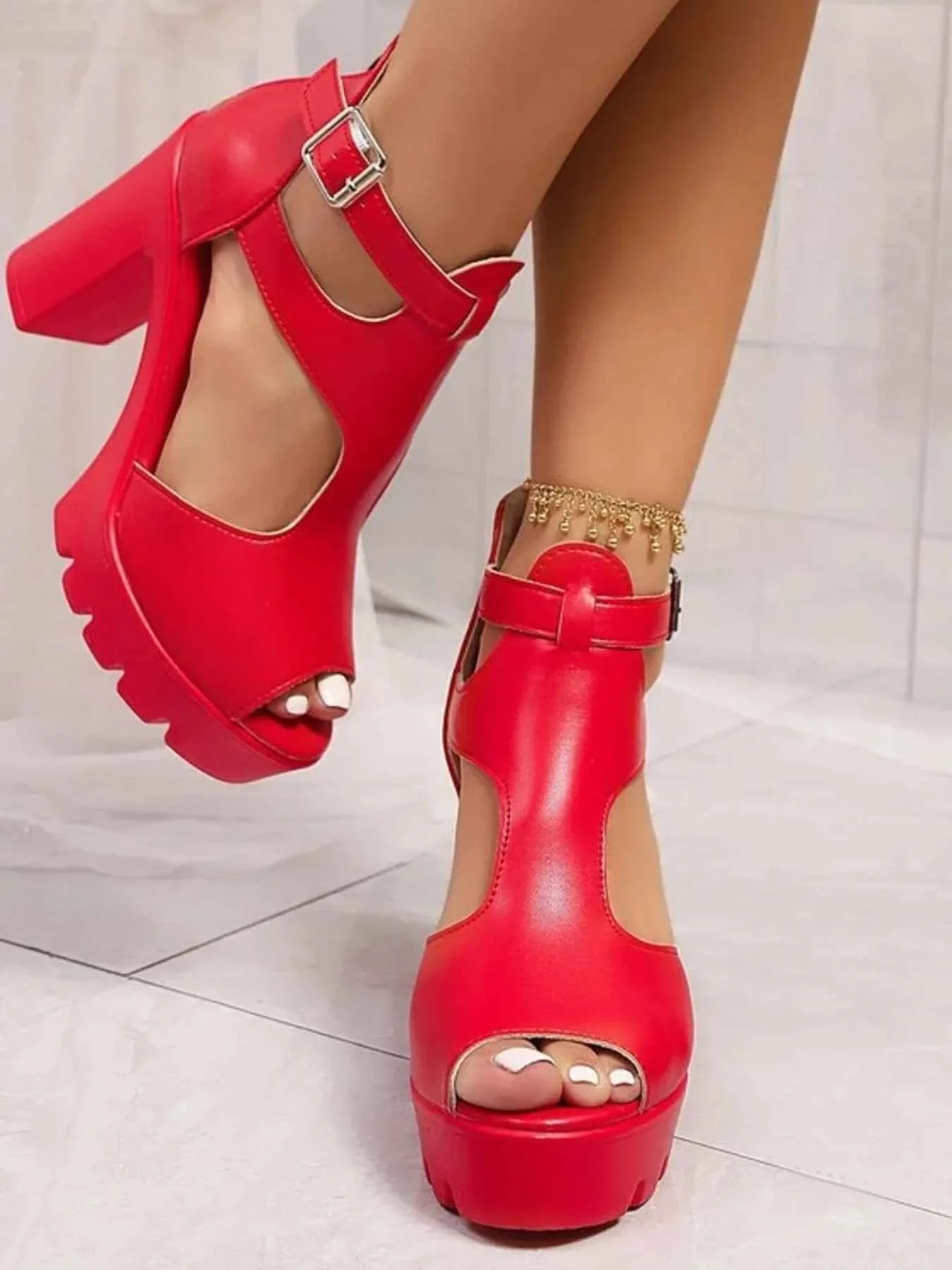 Stylish Cutout Block : Heels Sandals