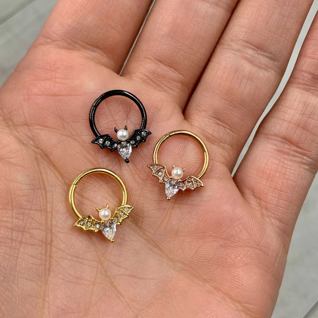 16G 3/8 Clear Gem Gold Tone Bat Halloween Hinged Segment Ring