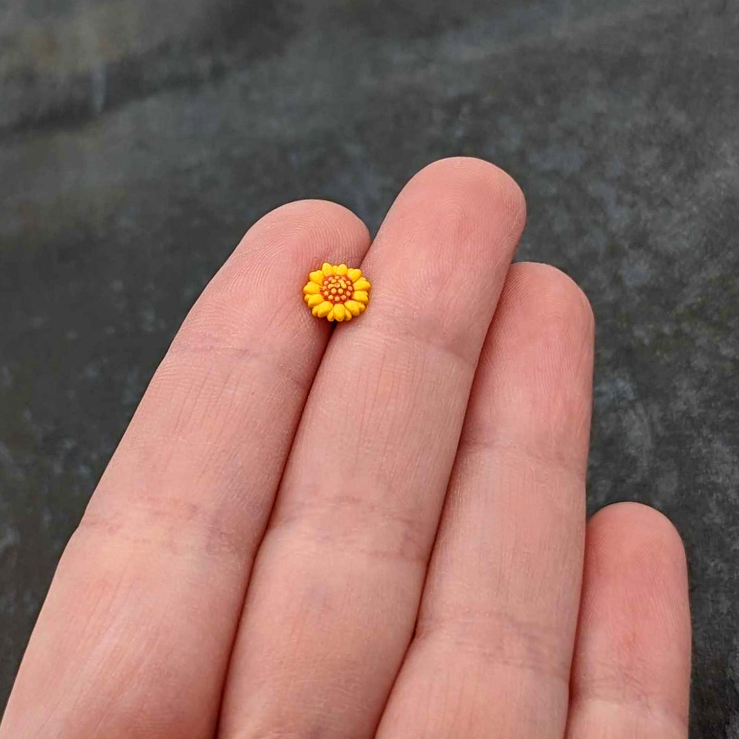 16G 1/4 Happy Sunflower Cartilage Tragus Earring