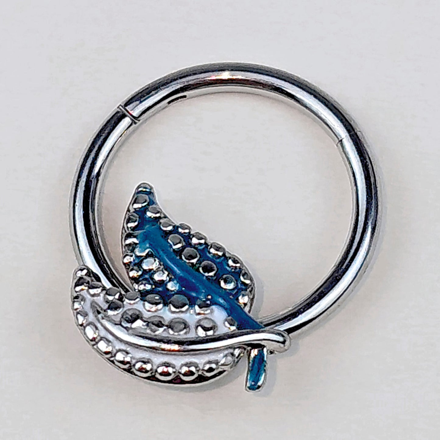 16G 3/8 Lovely Leaves Blue Hinged Segment Ring