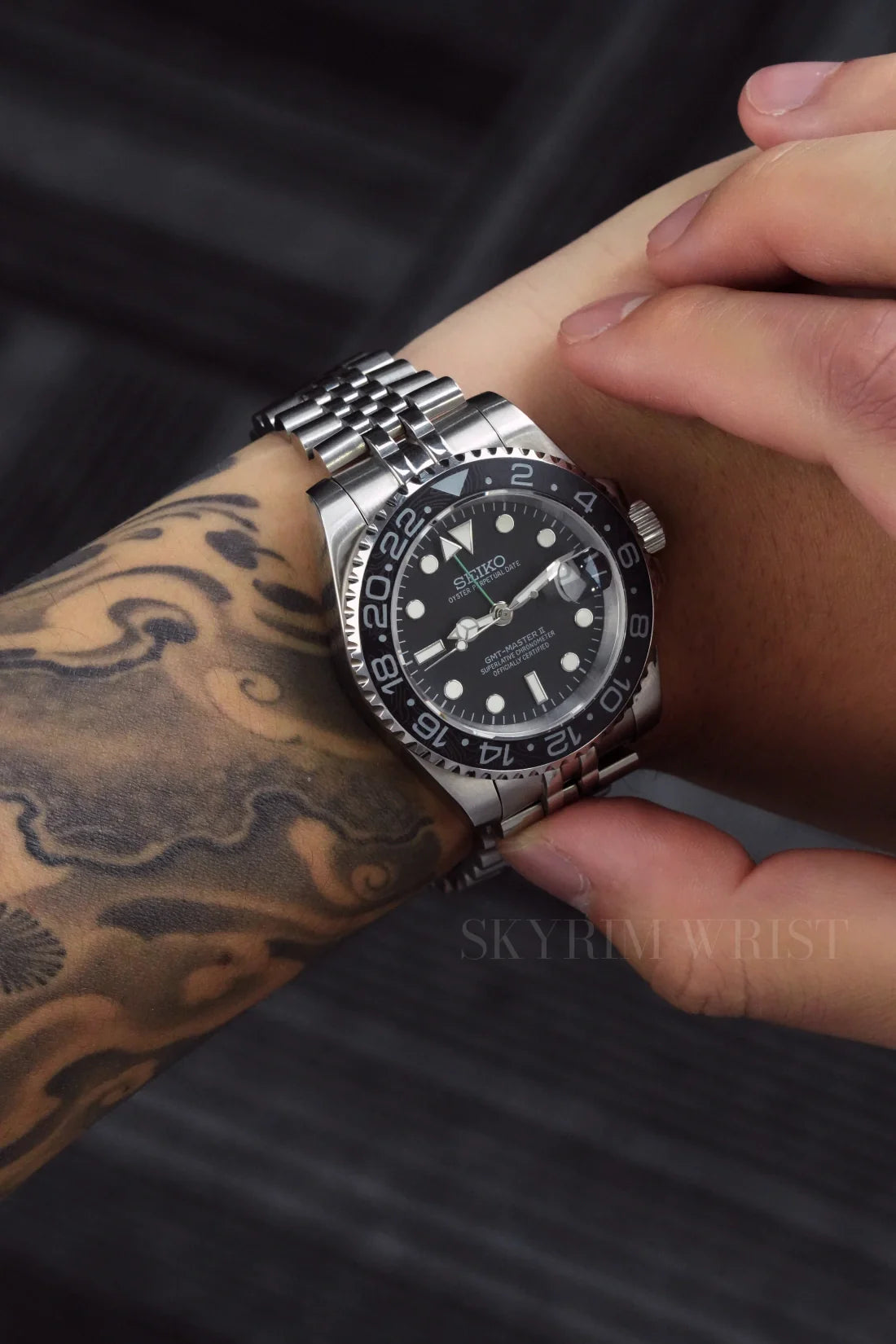 Mod GMT-Master II Bruce Wayne-Carbon Fiber Bezel