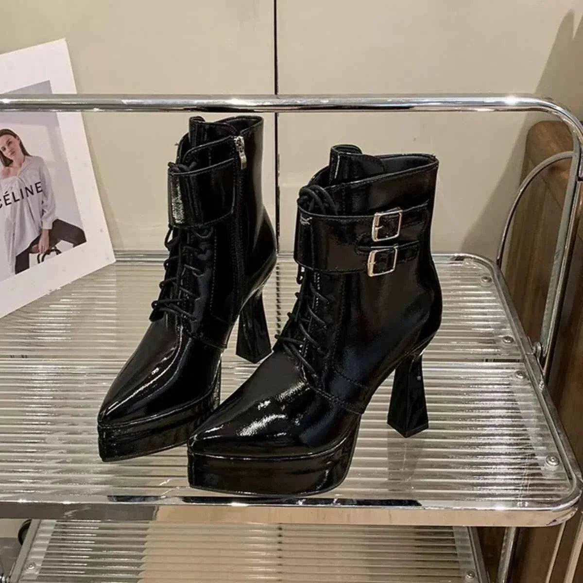 Lace Up Women's Round Toe : Chunky Heel Ankle Boots