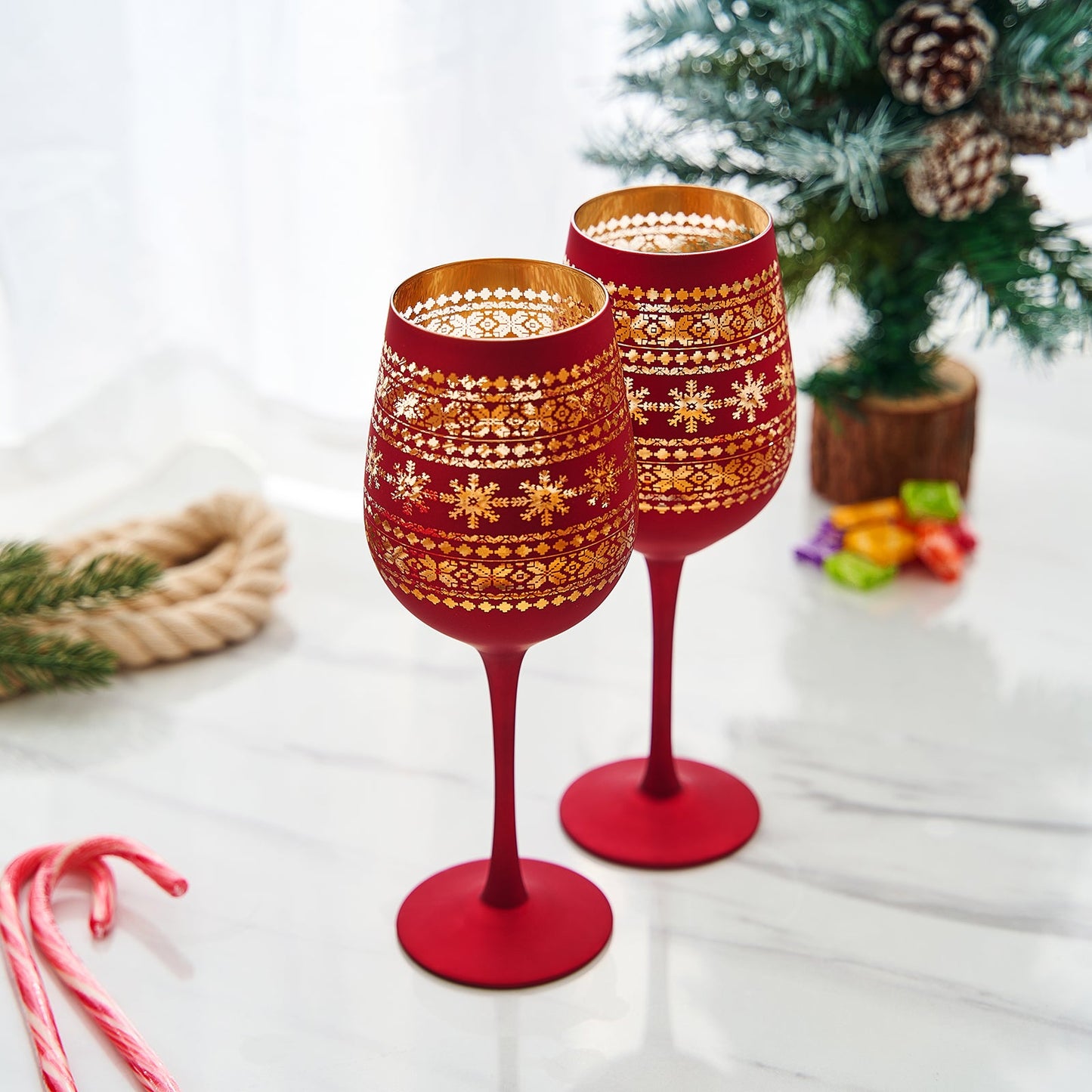 Crystal Stemmed Christmas Wine Glasses Goblets - Set of 2 - Vibrant Themed Red & Gold Etched Winter Snow Wonderland Frosted Glass, Perfect Holiday Themed Seasonal Parties, Great for Christmas & Gifts