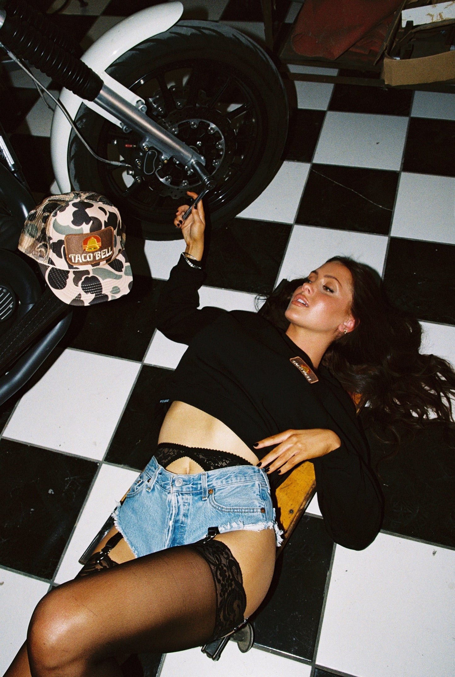 VINTAGE TACO BELL CROP RAGLAN CREWNECK SWEATSHIRT