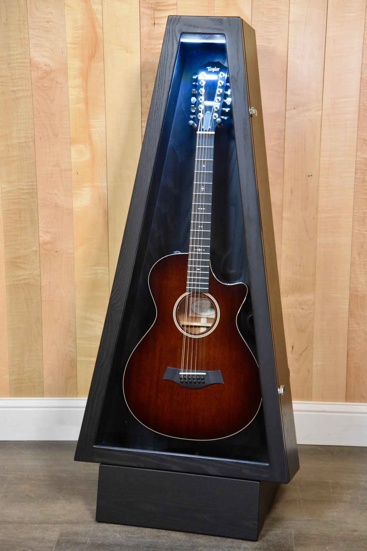 ClimaStand Triangle Humidor with Base - Northern White Ash with Piano Black