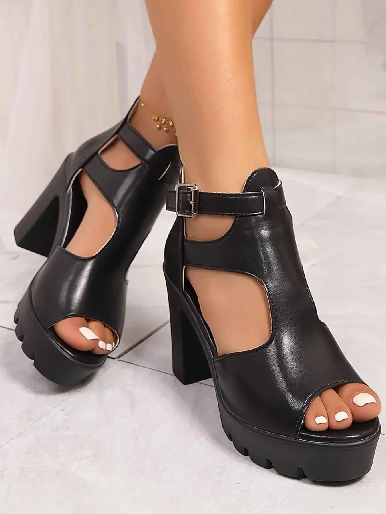 Stylish Cutout Block : Heels Sandals