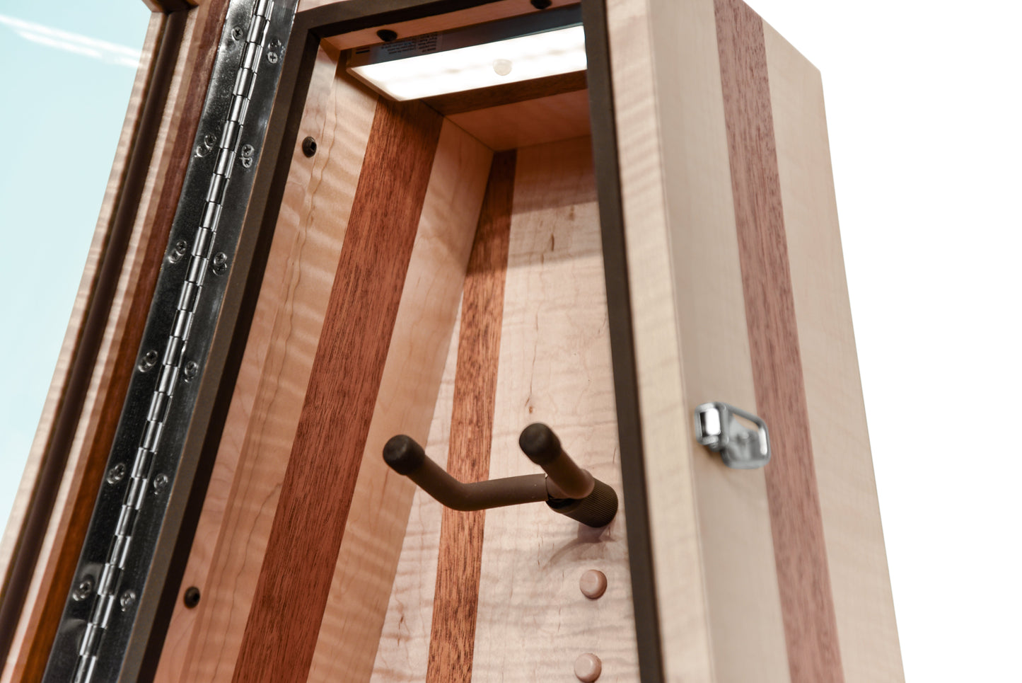 ClimaCase Triangle Humidor - Flamed Maple with Mahogany