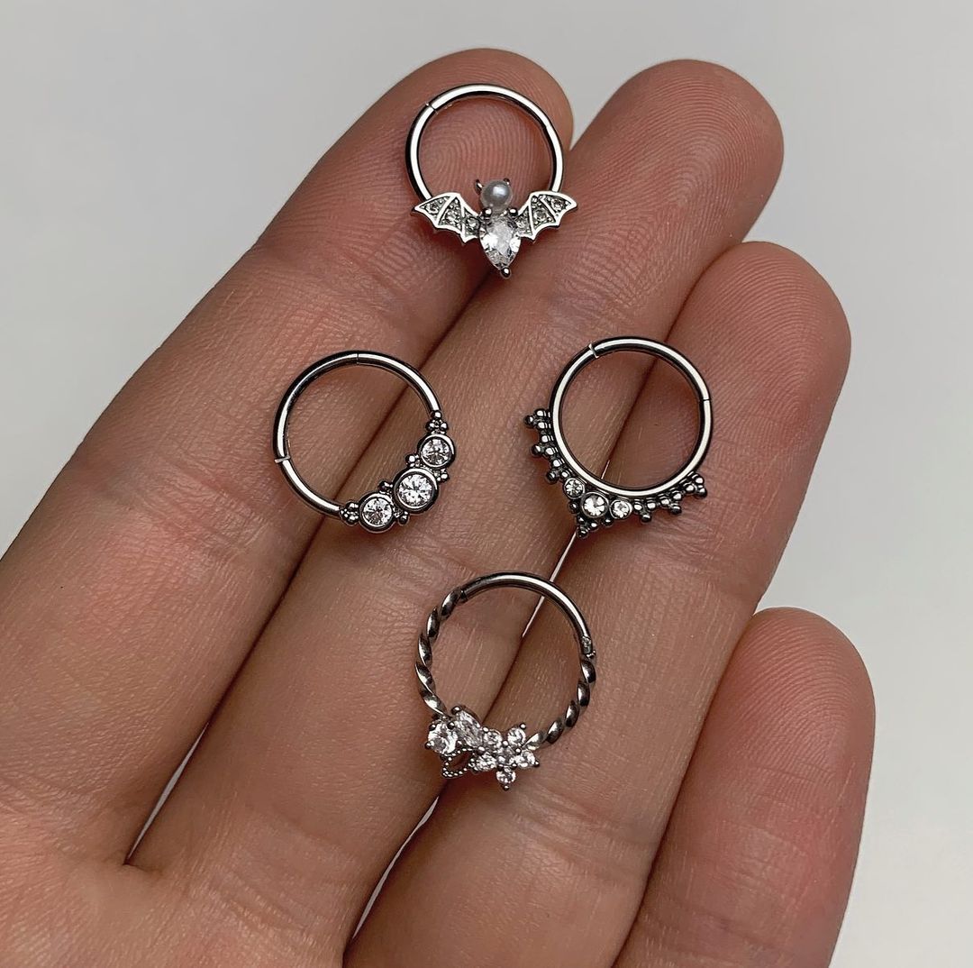 16G 3/8 Clear Gem Vampire Bat Halloween Hinged Segment Ring