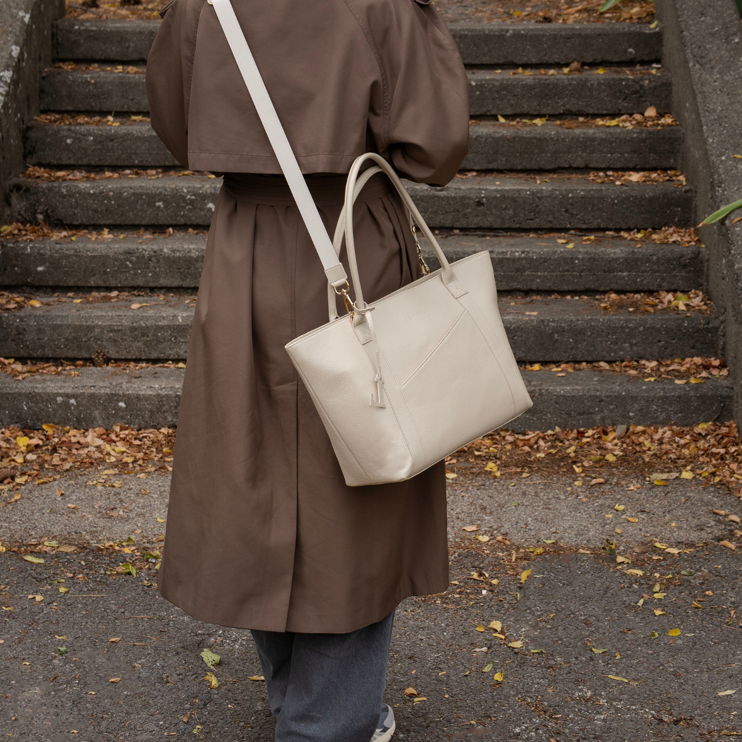 The Leathere New York Tote - Beige