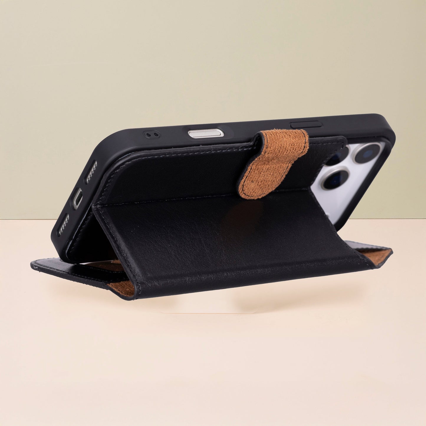 Leather iPhone 17 Pro Wallet Case – Black - Austin