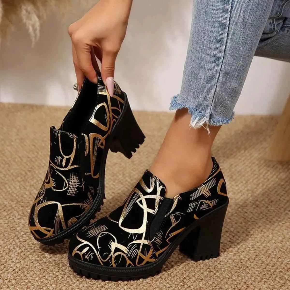 Stylish Round Toe Block : Heels Pumps