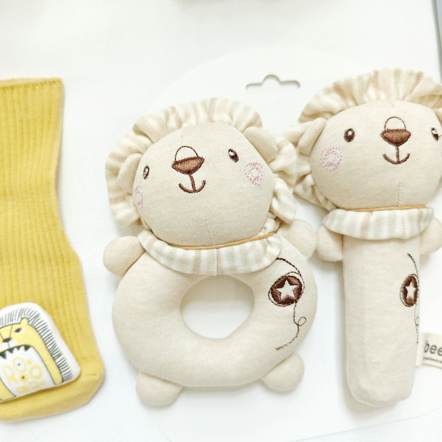 MOVEBO Youngsters Essentials Gift Set - Soft Cotton Blanket, Bath Towel & Rattle - Perfect Youngsters Shower Gift for Boys & Girls