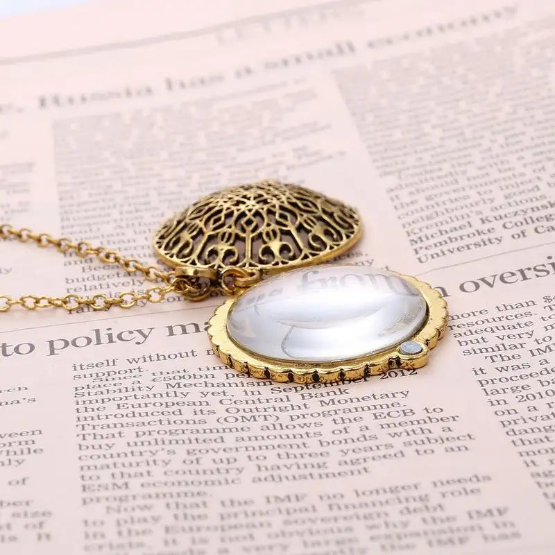 Hollow Retro Magnifying Glass Necklace Alloy Plating