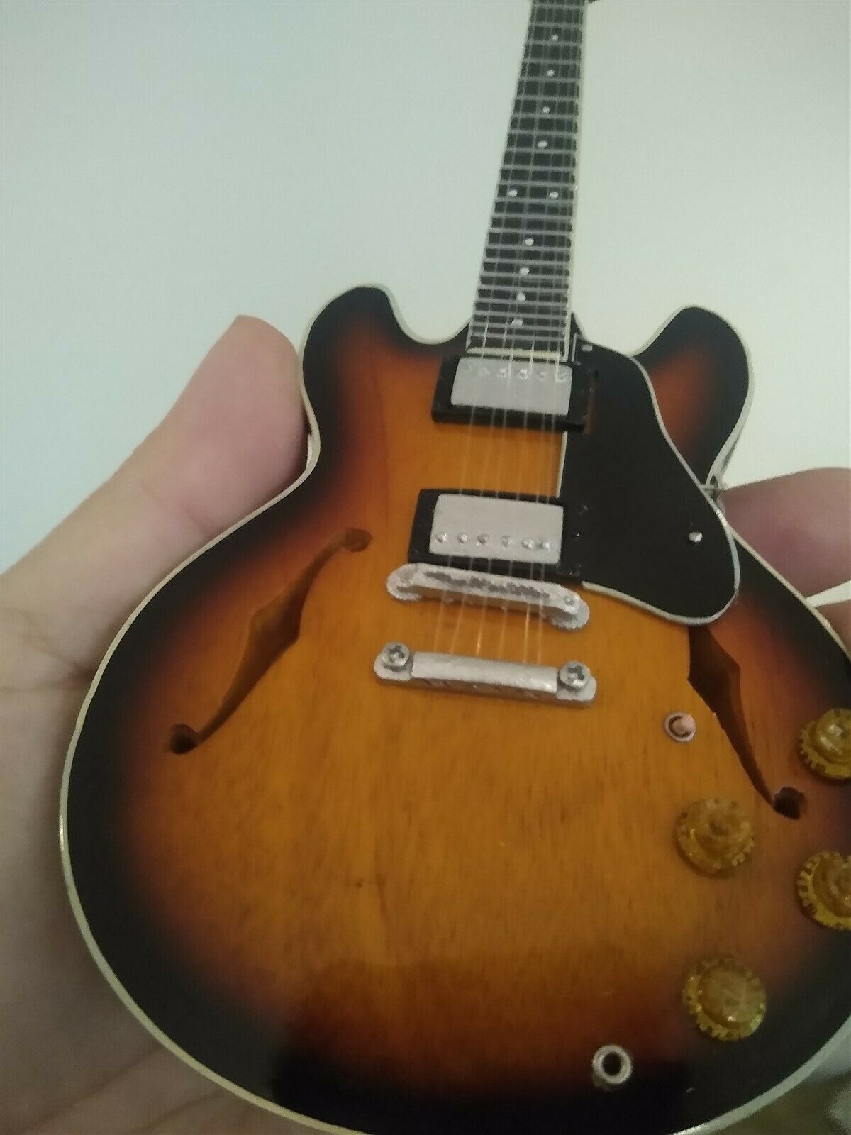 GIBSON ES-335 Vintage Sunburst 1:4 Scale Replica Guitar ~Axe Heaven~