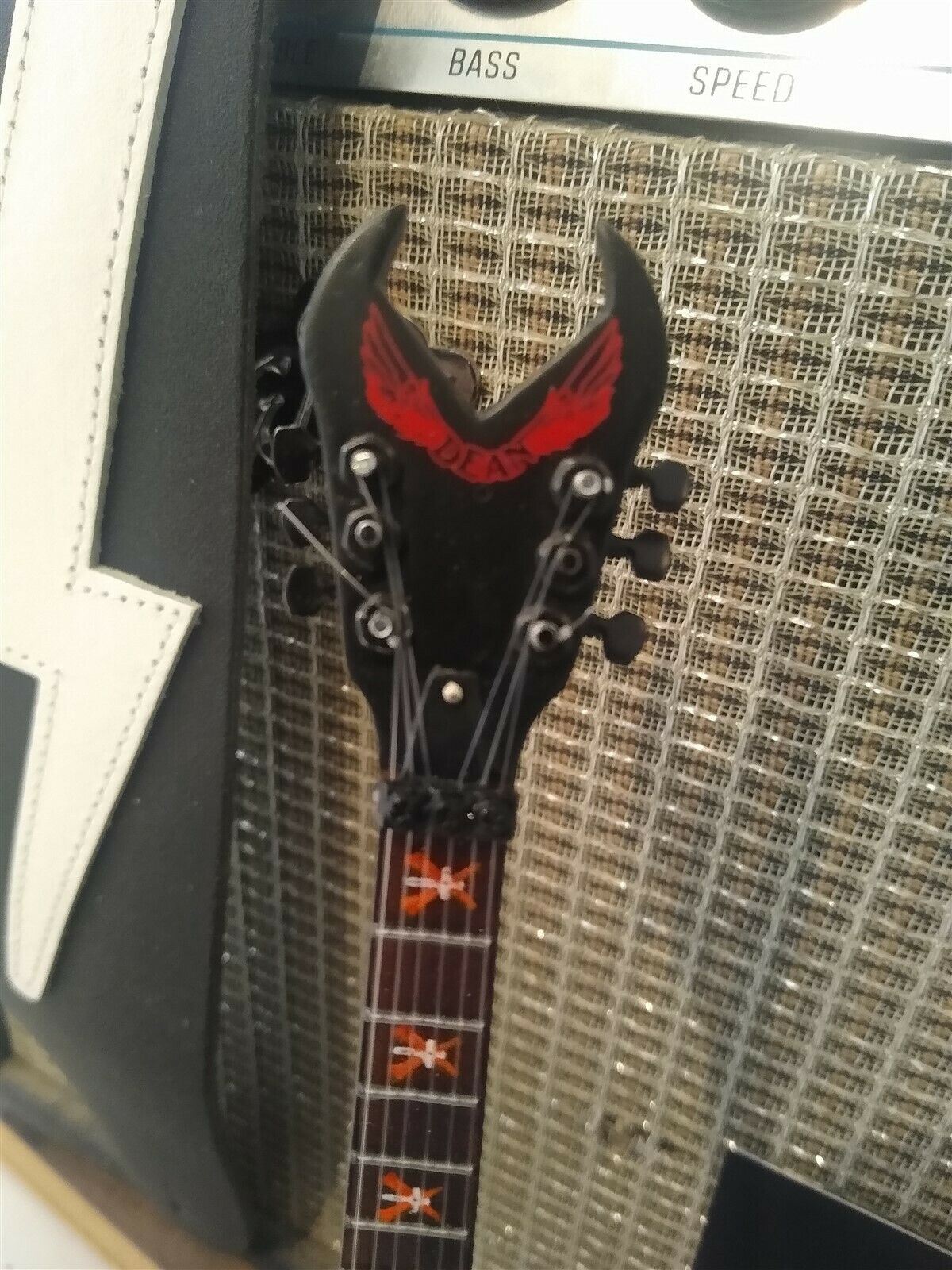KERRY KING (Slayer) -Dean Axe V Licensed 1:4 Scale Replica Guitar ~Axe Heaven