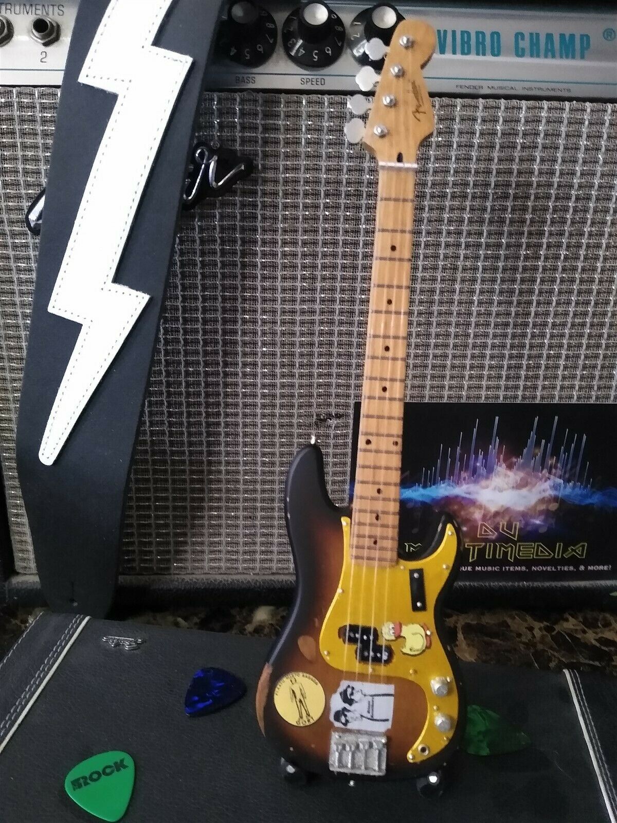 DUCK DUNN -1959 Fender Precision Duck Bass 1:4 Scale Replica Guitar ~Axe Heaven~