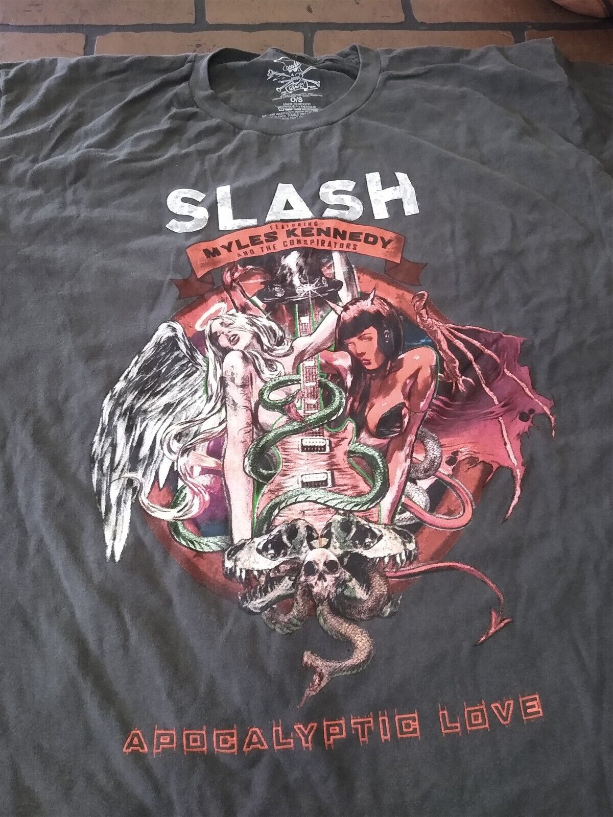 SLASH & The CONSPIRATORS-2021 Apocalyptic Love Distressed T-Shirt~NEVER WORN~2XL