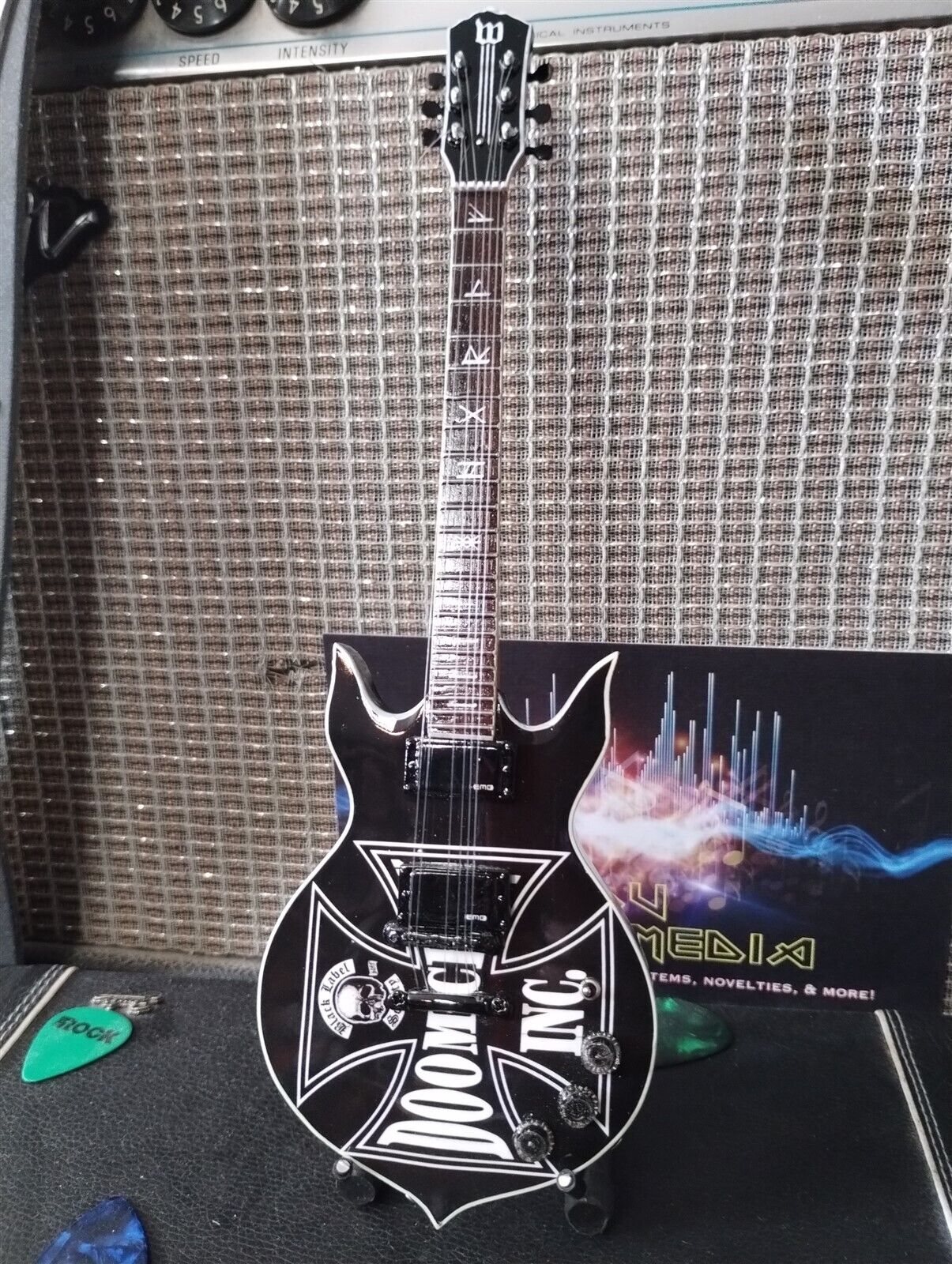 BLACK LABEL SOCIETY-Doom Crew Heathen Grail 1:4 Scale Replica Guitar ~Axe Heaven
