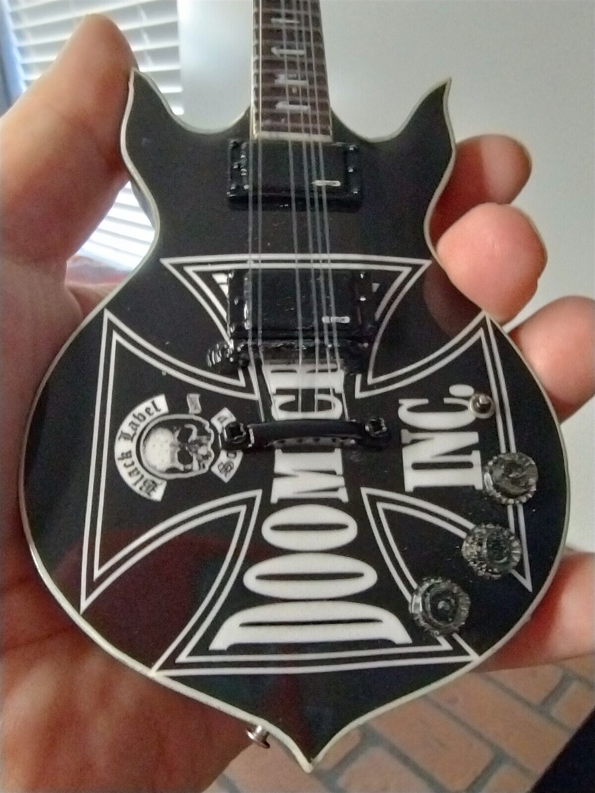 BLACK LABEL SOCIETY-Doom Crew Heathen Grail 1:4 Scale Replica Guitar ~Axe Heaven