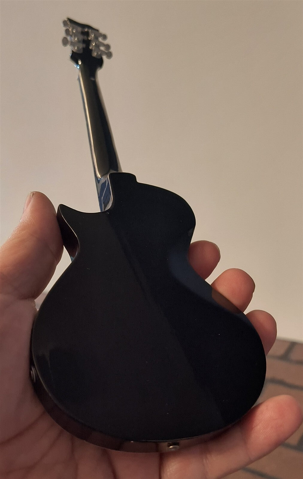 JAMES HETFIELD (METALLICA) -Kustom Kulture 1:4 Scale Replica Guitar ~Axe Heaven~