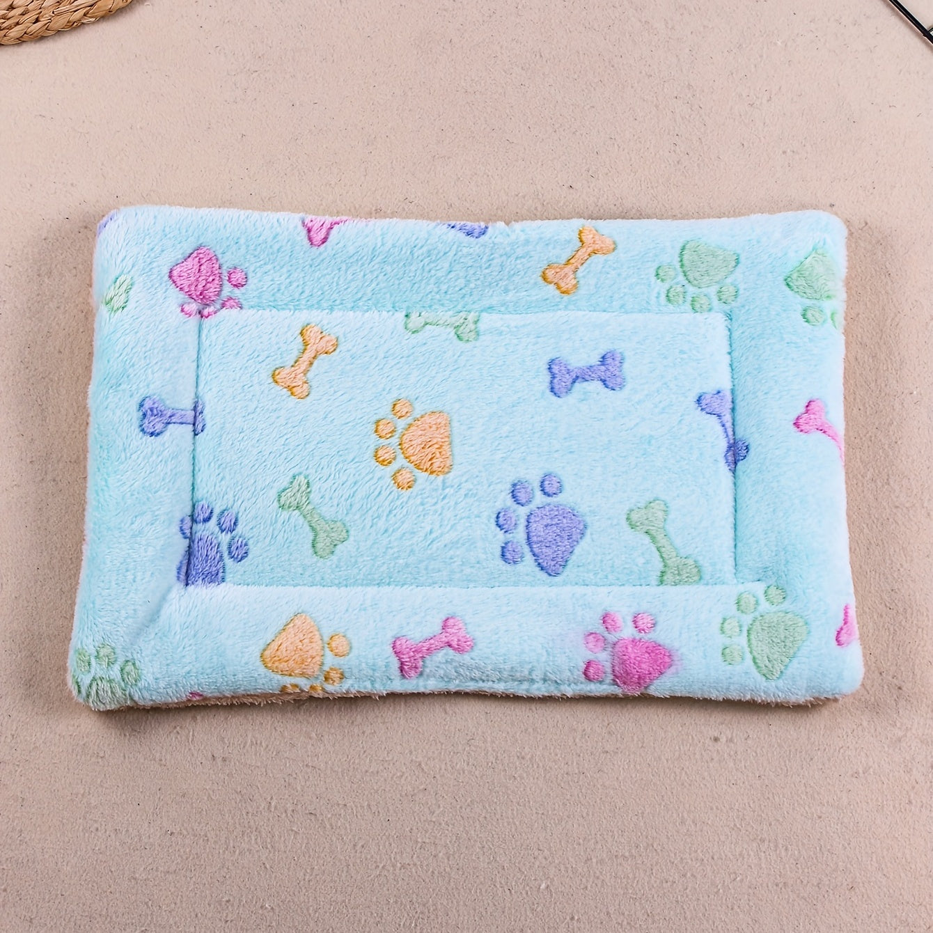 All-Season Dirt-Resistant Rectangular Pet Blanket - Comfortable Dog Paw Heart Print Pet Bed, 1pc