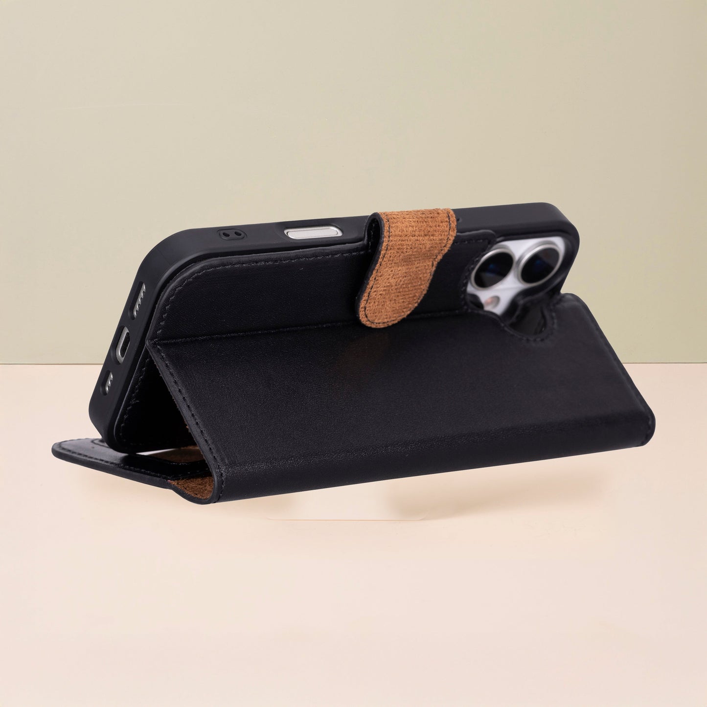 Leathere iPhone 17 Wallet Case – Black - New York