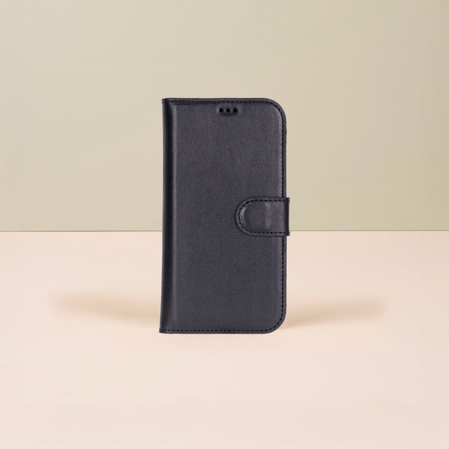 Leathere iPhone 17 Wallet Case – Black - New York