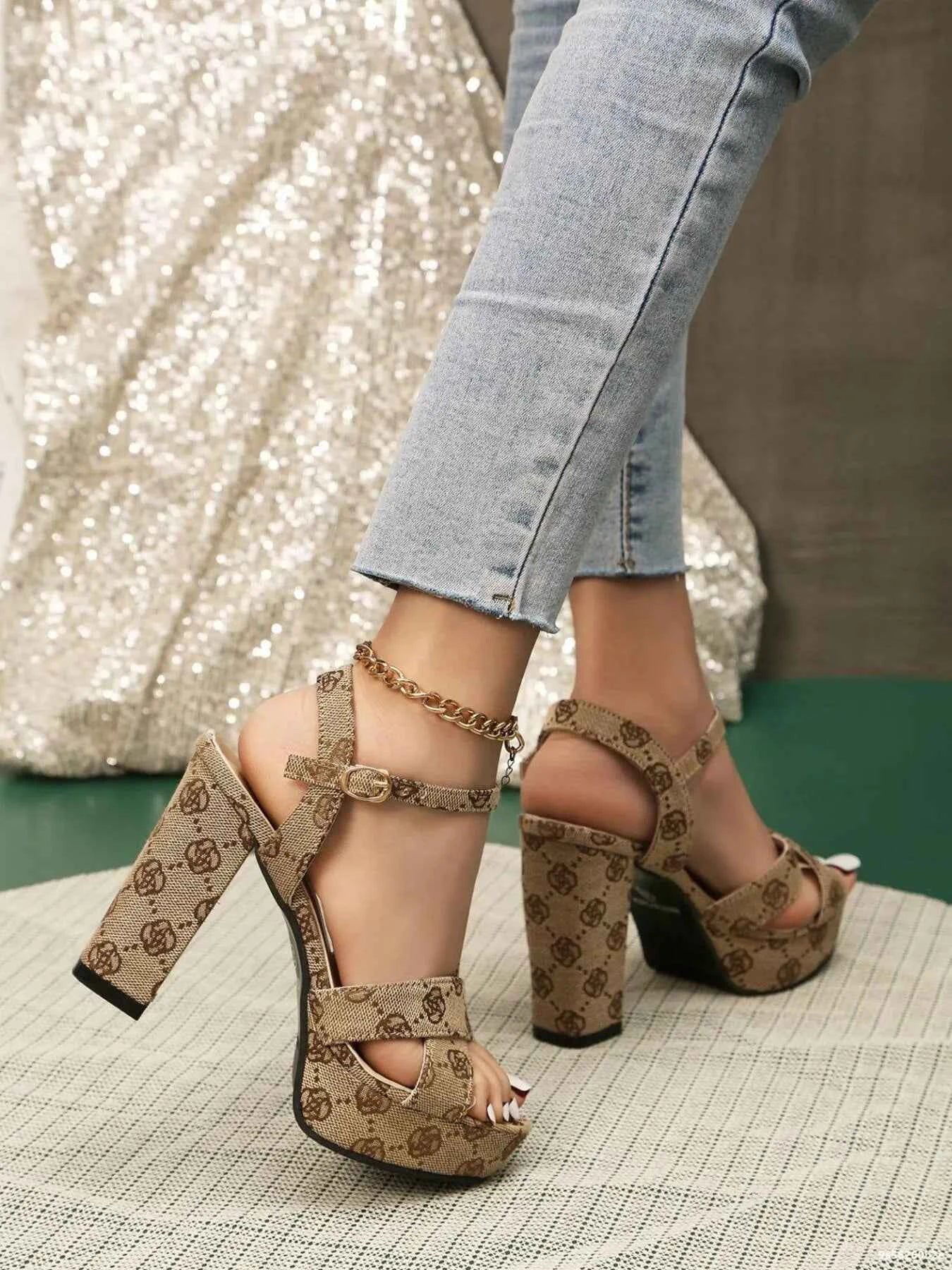Elegant Platform Block : Heel Sandals