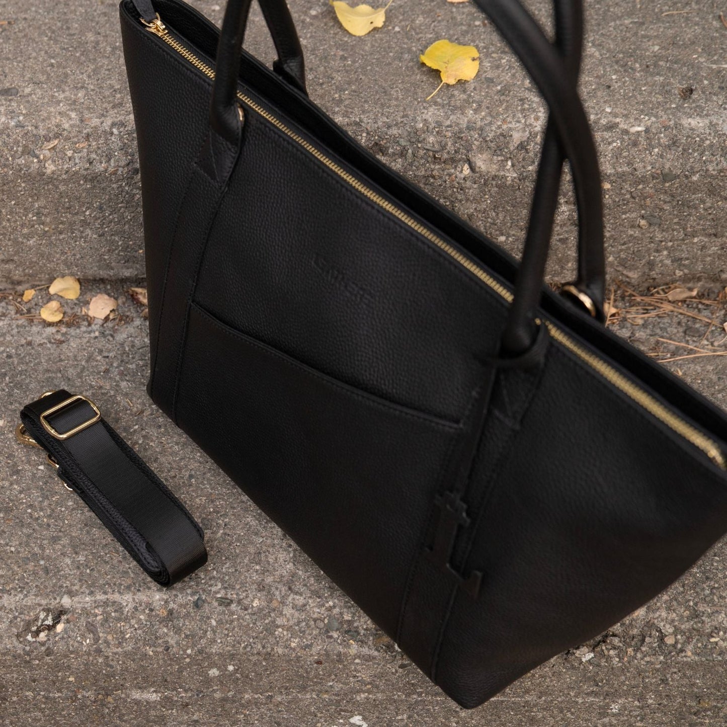 The Leathere New York Tote - Black