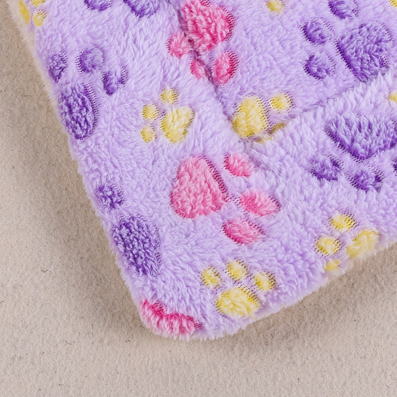 All-Season Dirt-Resistant Rectangular Pet Blanket - Comfortable Dog Paw Heart Print Pet Bed, 1pc