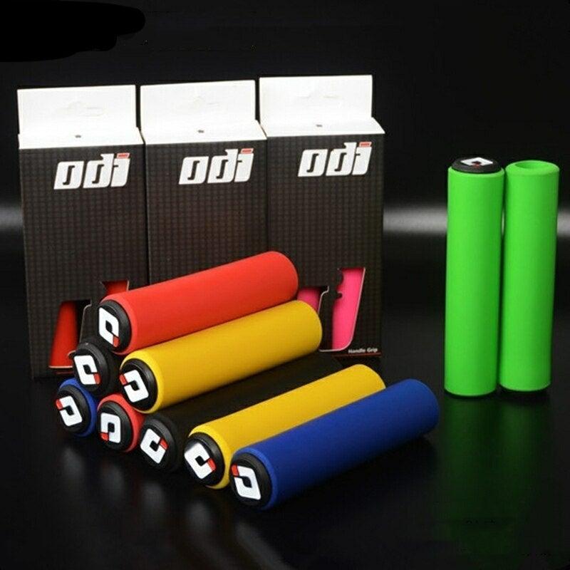 2PCS Silicone Bicycle Handlebar Grips Anti-Slip Shock-Asorbing Mountain Bike Handlebar Grip Silica Gel Super Light Anti-Skid Shock-Proof Handle Bar Locking Grips Cycling Grips