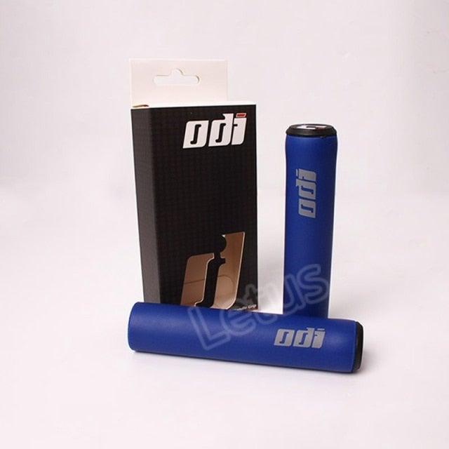 2PCS Silicone Bicycle Handlebar Grips Anti-Slip Shock-Asorbing Mountain Bike Handlebar Grip Silica Gel Super Light Anti-Skid Shock-Proof Handle Bar Locking Grips Cycling Grips