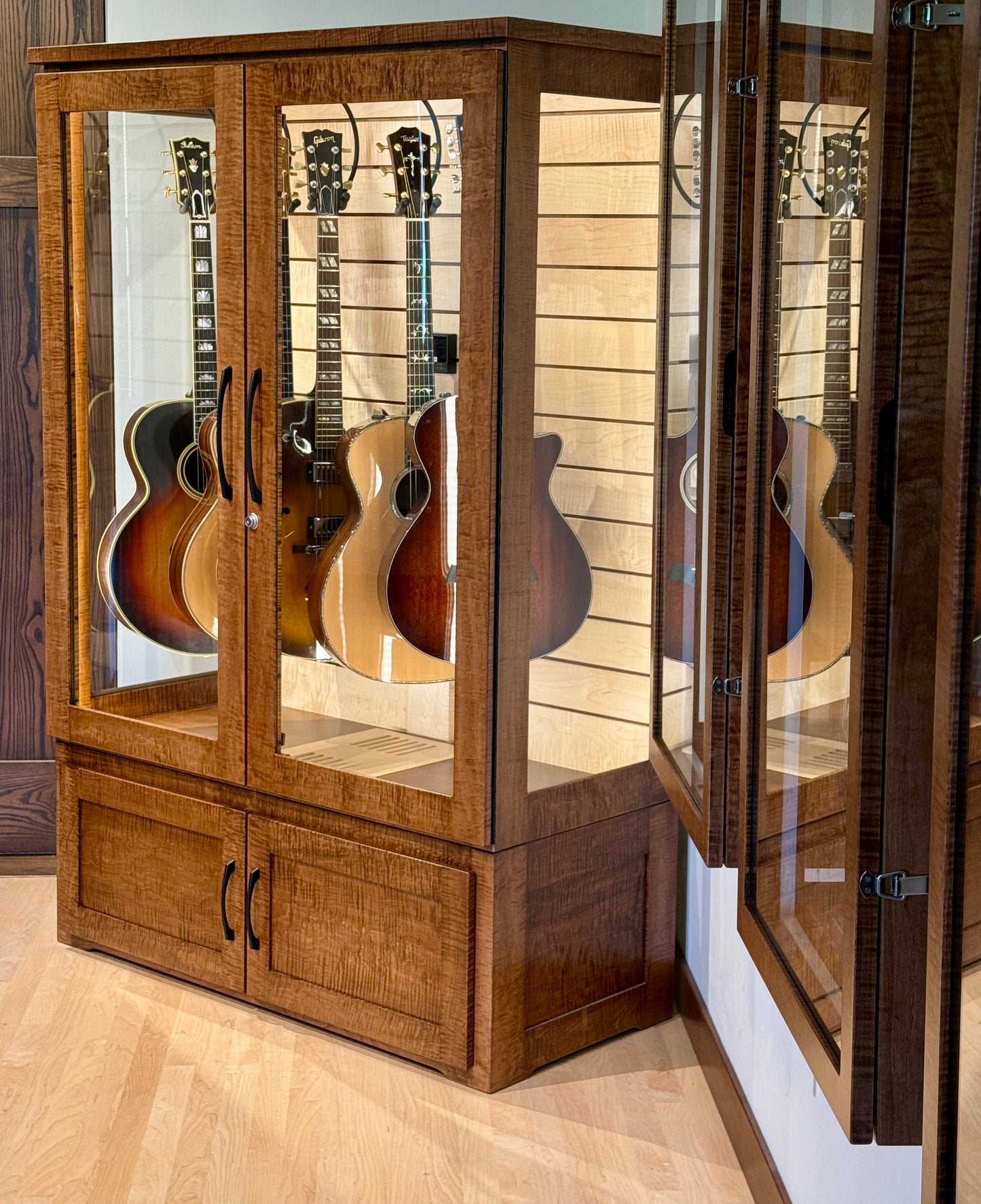 ClimaCab Traditional | Flame Maple with Boston Stain and Natural Flame Maple Slat Wall *Available November 2025