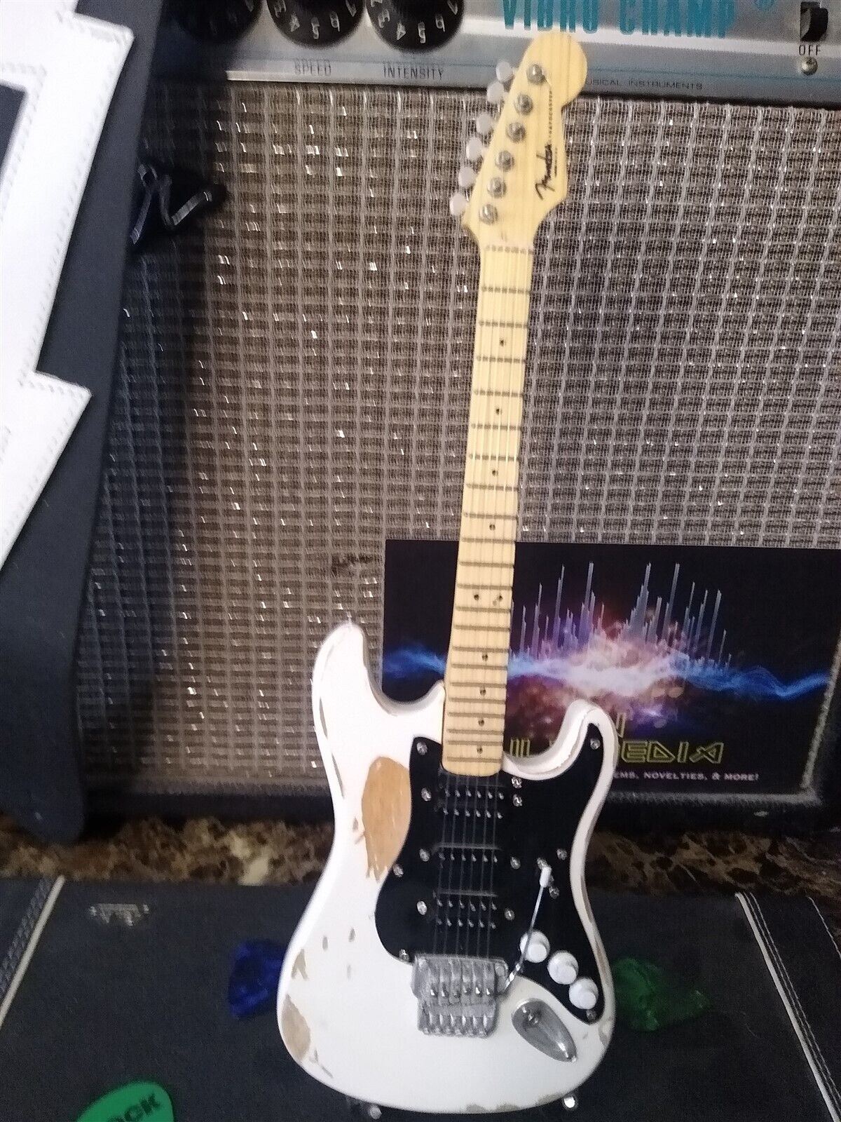 MICK MARS-Distressed Signature White Strat 1:4 Scale Replica Guitar ~Axe Heaven~