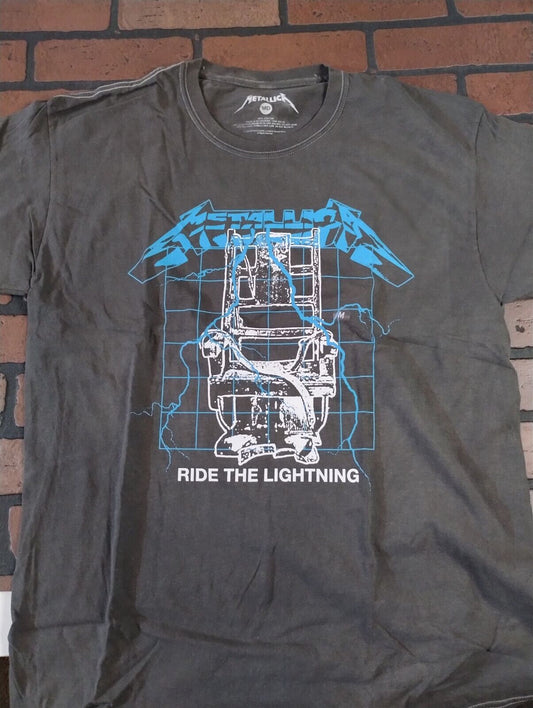 METALLICA - Distressed 2022 Ride The Lightning Men's T-shirt ~Never Worn~ S M