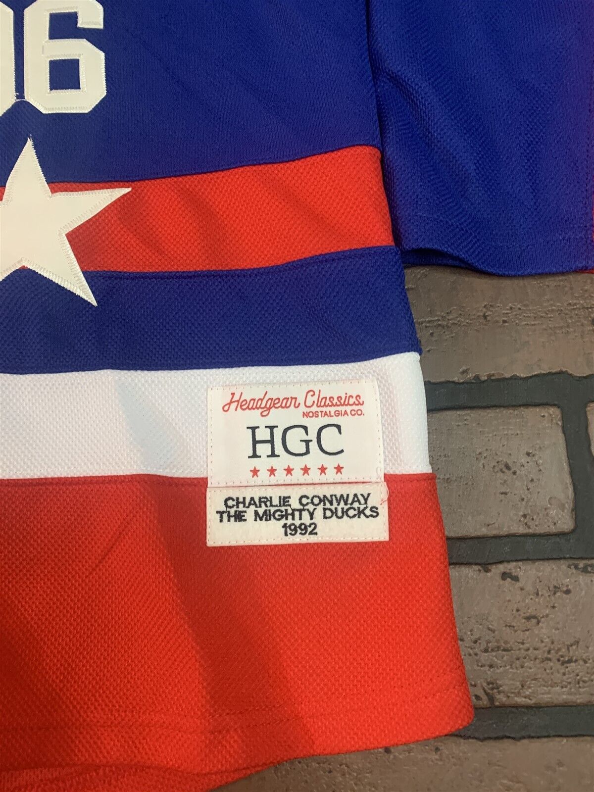 MIGHTY DUCKS (Conway) Headgear Classics Hockey Red Jersey ~Never Worn~ L XL