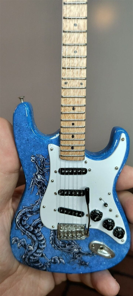 DAVID LOZEAU - The Dragon Fender Strat 1:4 Scale Replica Guitar ~Axe Heaven~