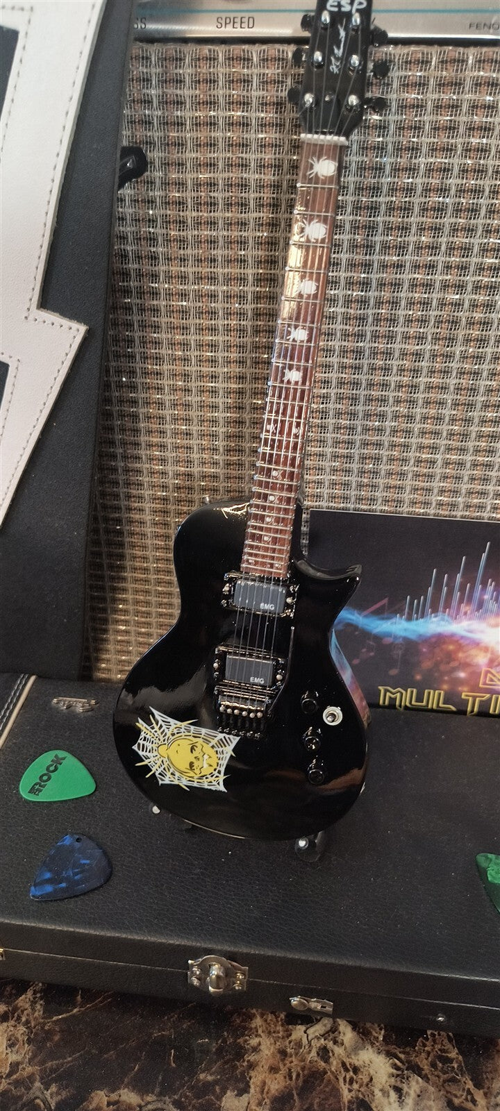 KIRK HAMMETT - Skull & Spider Web 1:4 Scale Replica Guitar ~Axe Heaven~