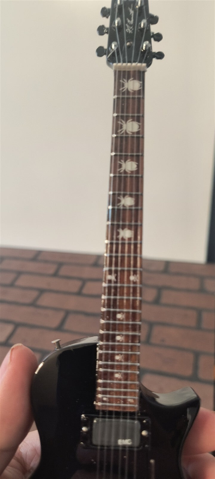 KIRK HAMMETT - Skull & Spider Web 1:4 Scale Replica Guitar ~Axe Heaven~