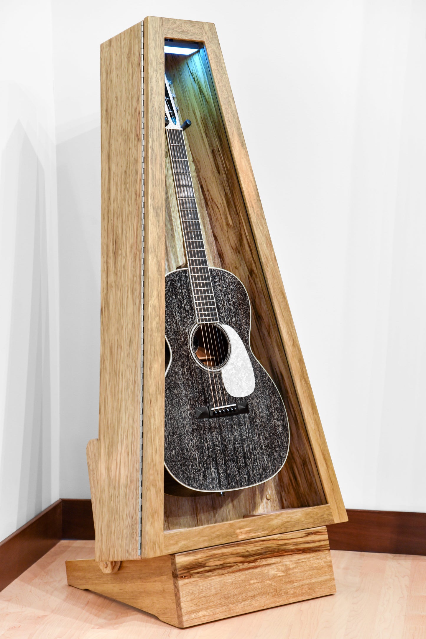 ClimaStand Triangle Humidor with Base - Black Limba