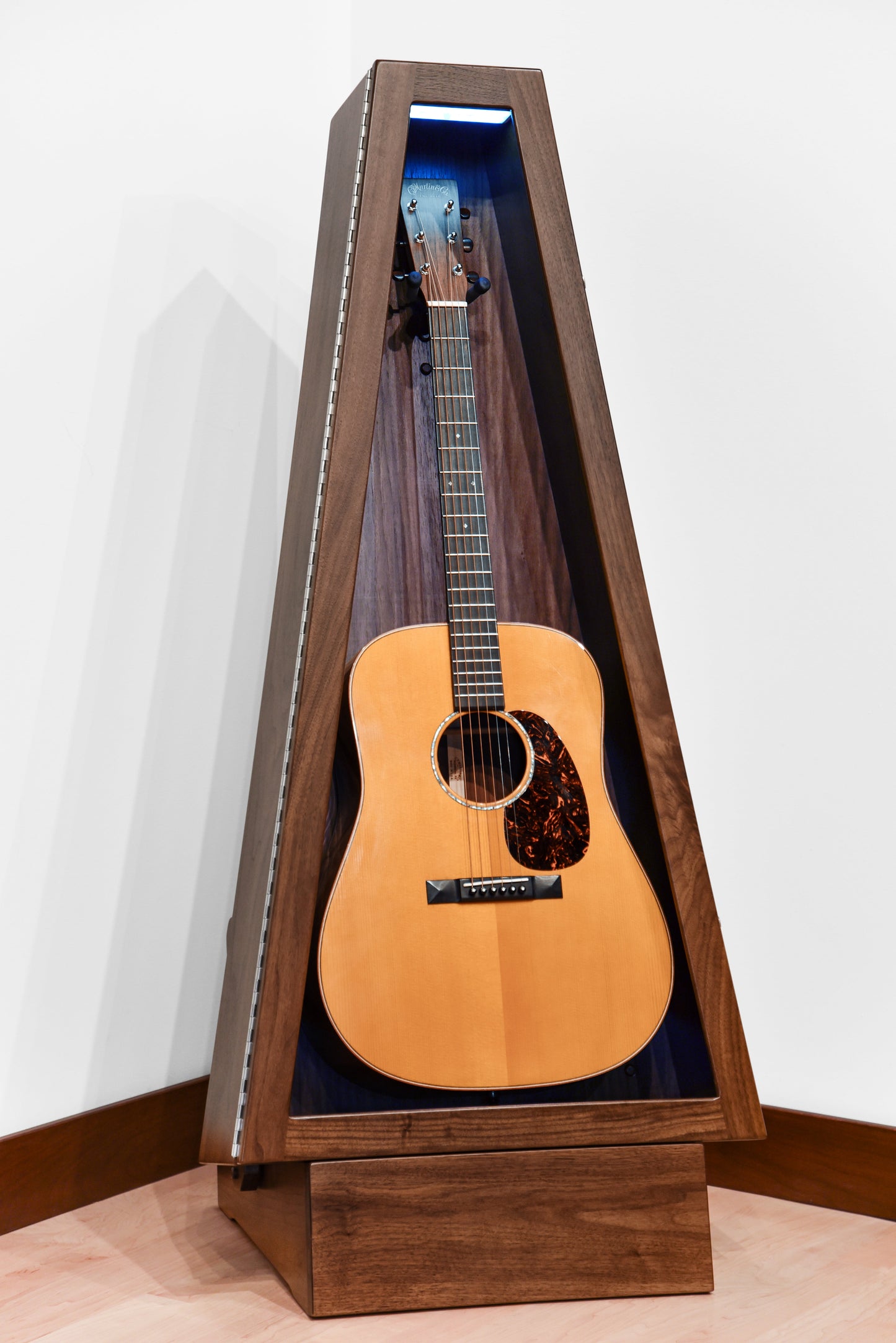 ClimaStand Triangle Humidor with Base - Walnut