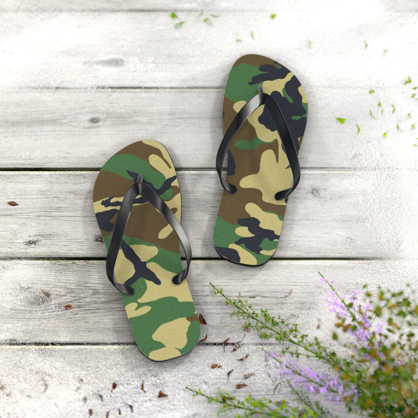 Men's Green Camouflage Flip Flops - Lizard Vigilante