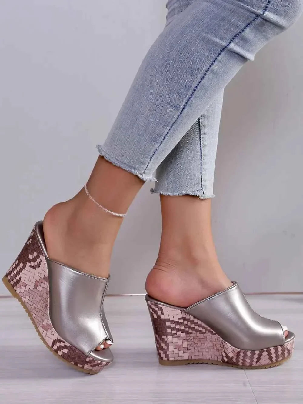 High Quality Leather : High Heel Sandals