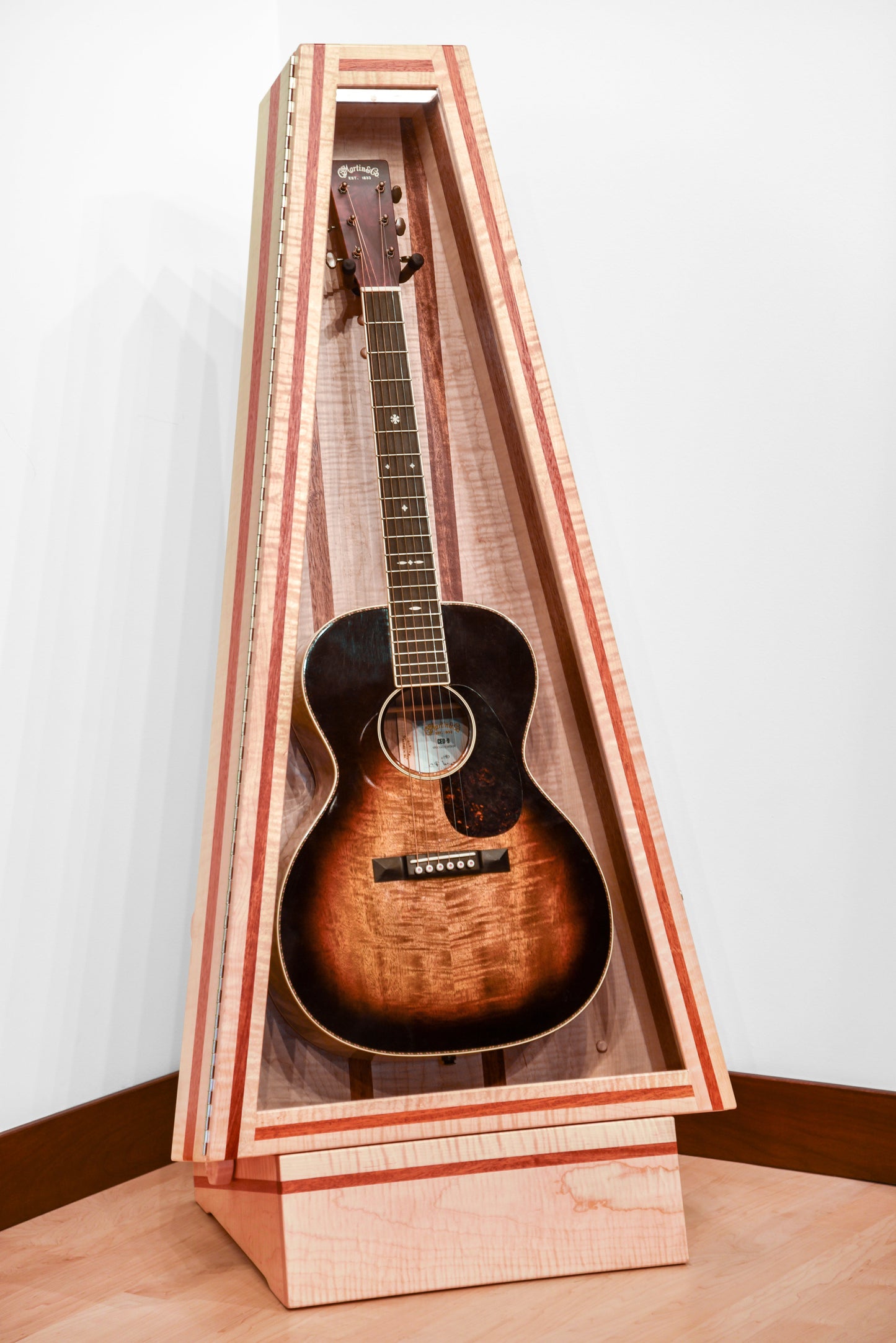 ClimaStand Triangle Humidor with Base - Flamed Maple with Mahogany