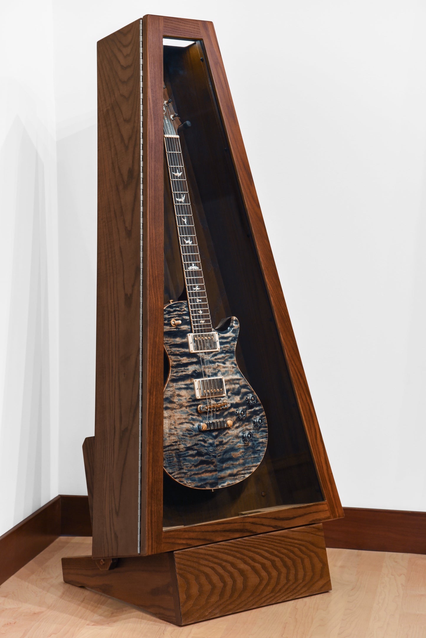 ClimaStand Triangle Humidor with Base - Northern White Ash with Coffee Stain