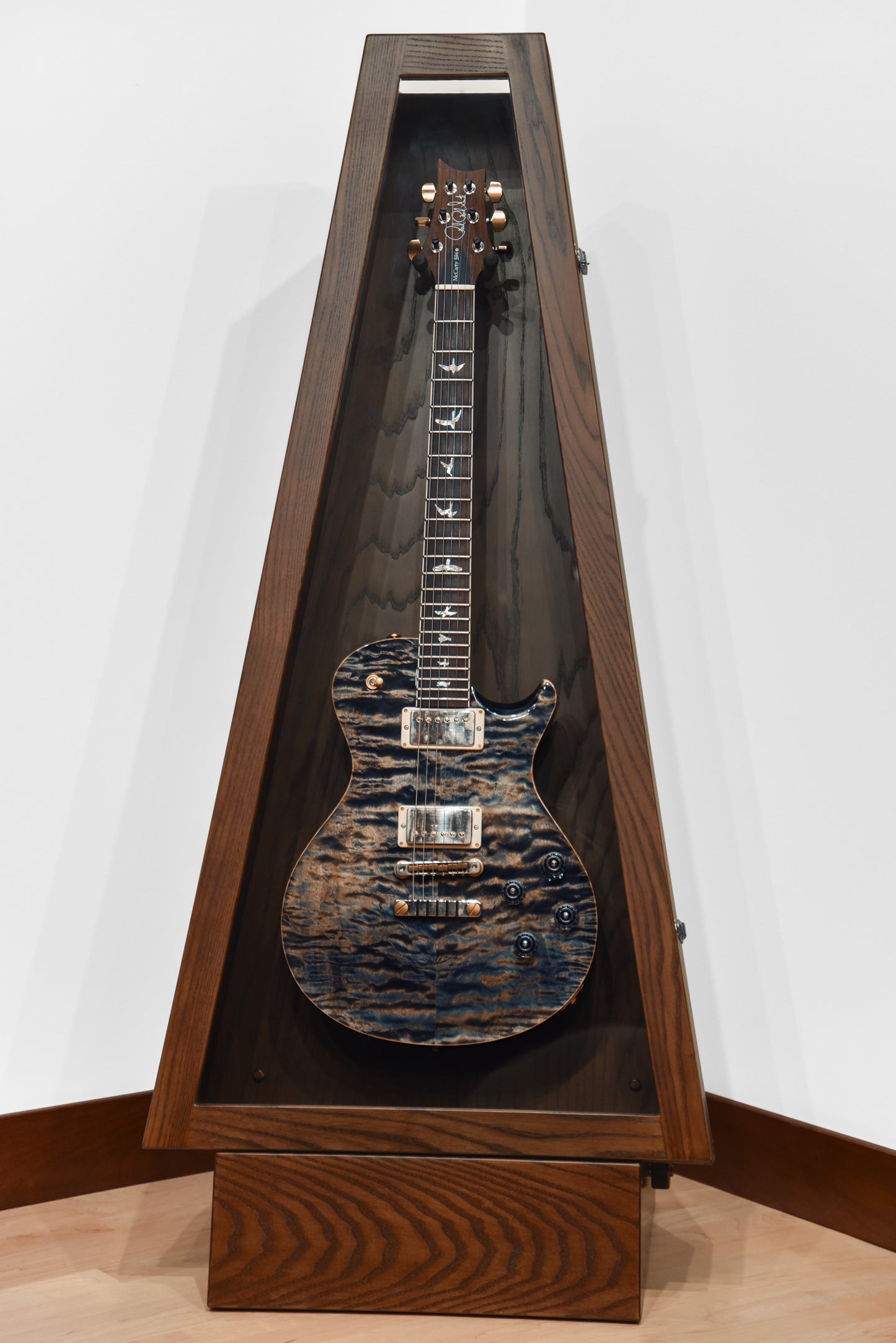 ClimaStand Triangle Humidor with Base - Northern White Ash with Coffee Stain